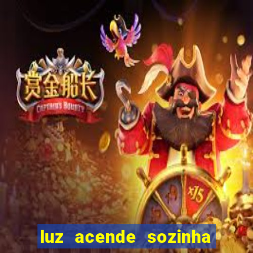 luz acende sozinha a noite